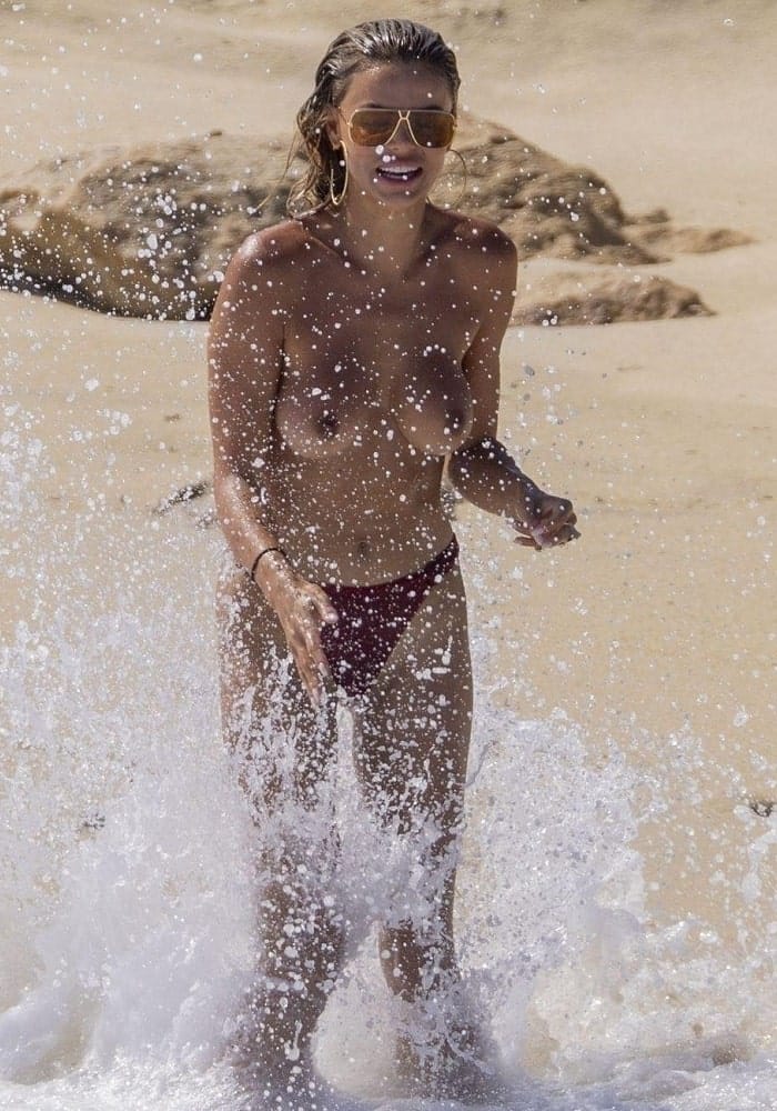 Brooks Nader pillada haciendo topless en Cabo PIN-UPS PASSIONATTE