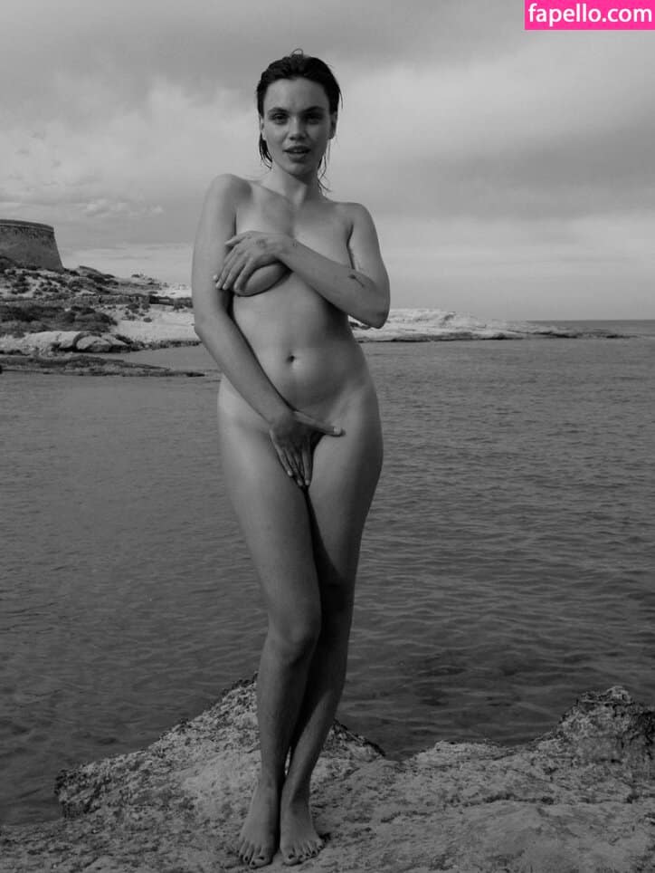 Martina Cariddi desnuda belleza salvaje fuera del canon Actrices desnudas