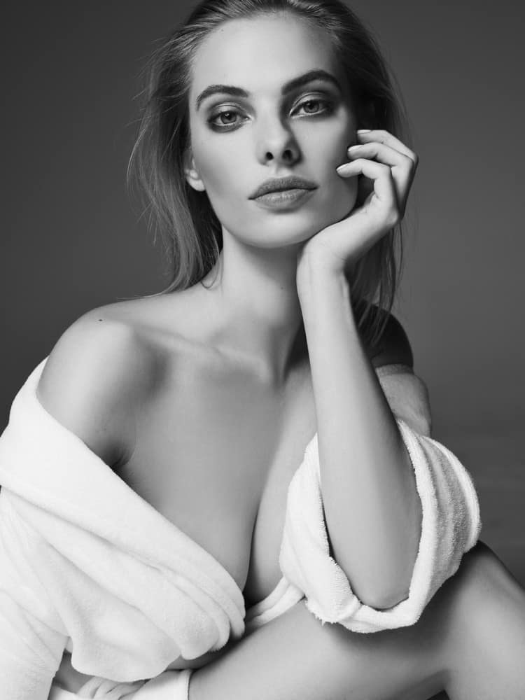 Dioni Tabbers desnuda para Passionatte PIN-UPS PASSIONATTE