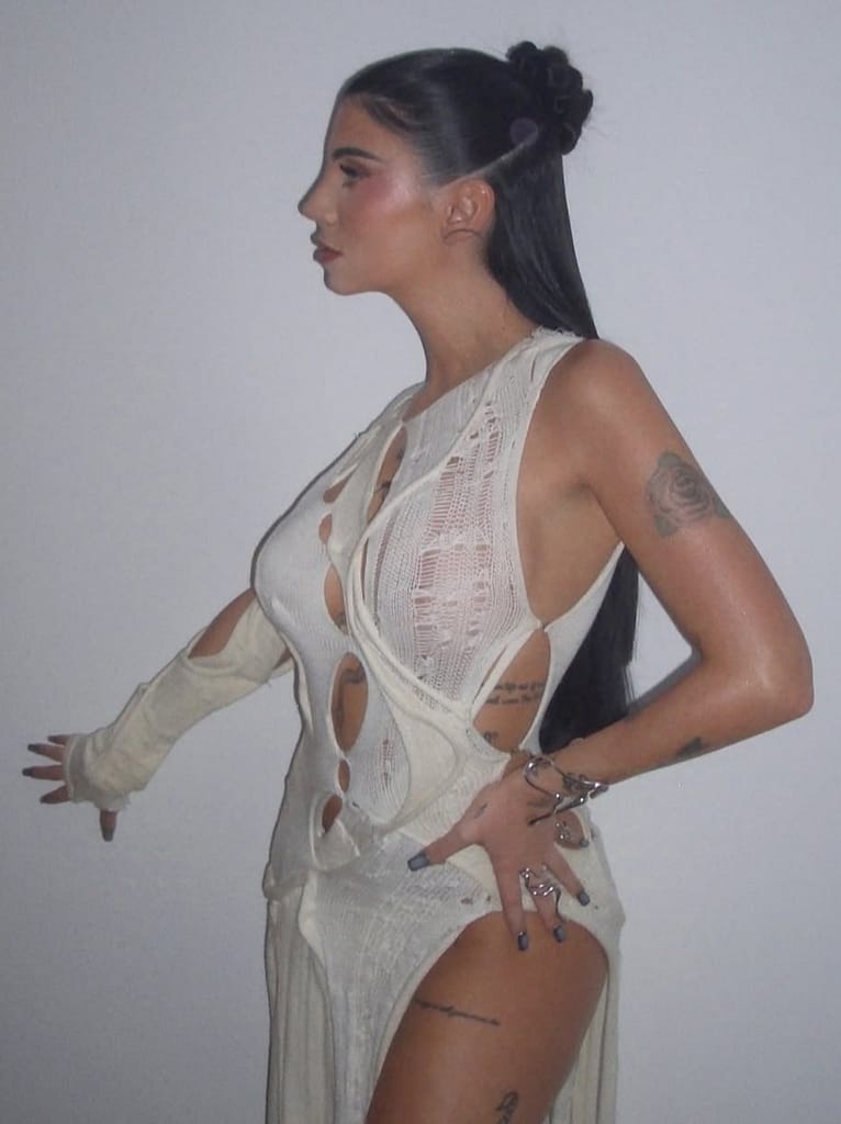Naiara OT desnuda tatuajes, voz y poliamor Cantantes desnudas