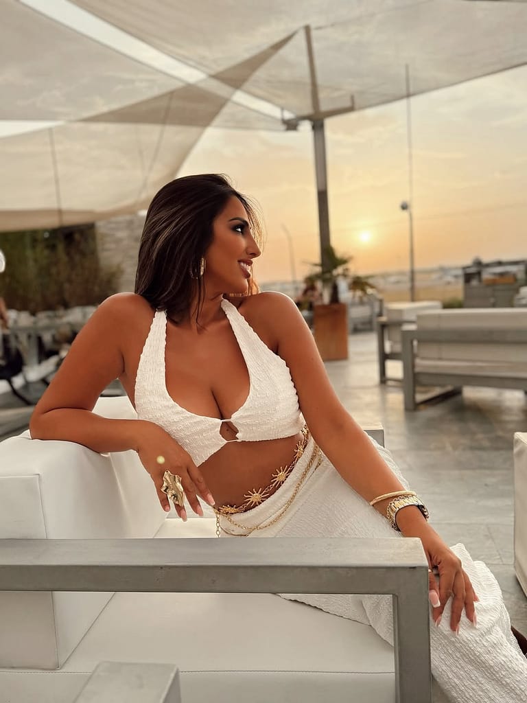 Noemí Salazar desnuda como princesa de oro Chicas de reality desnudas Gran Hermano Mujeres de Reality