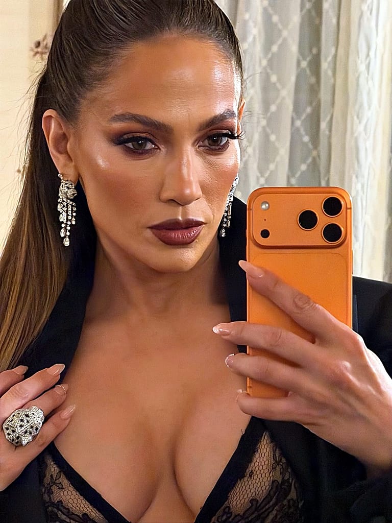 JLO1-1-768x1024 Jennifer Lopez desnuda actualidad con la crítica de El beso de la mujer araña (2026)