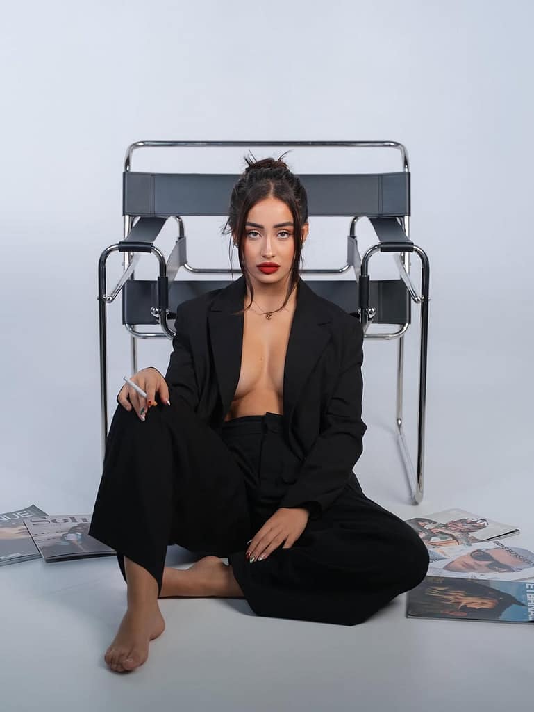 1765202656841-769x1024 Marina Rivers desnuda y sexy bajo contenido "cultural"