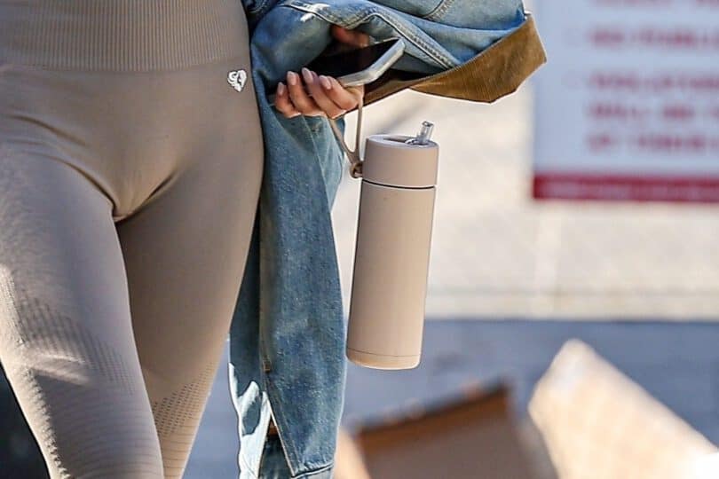 ana-de-armas-braless-cameltoe-nipples-leggings-gym-015-810x540-1 El exagerado cameltoe de Ana Armas en leggins tras la sesiรณn de gim