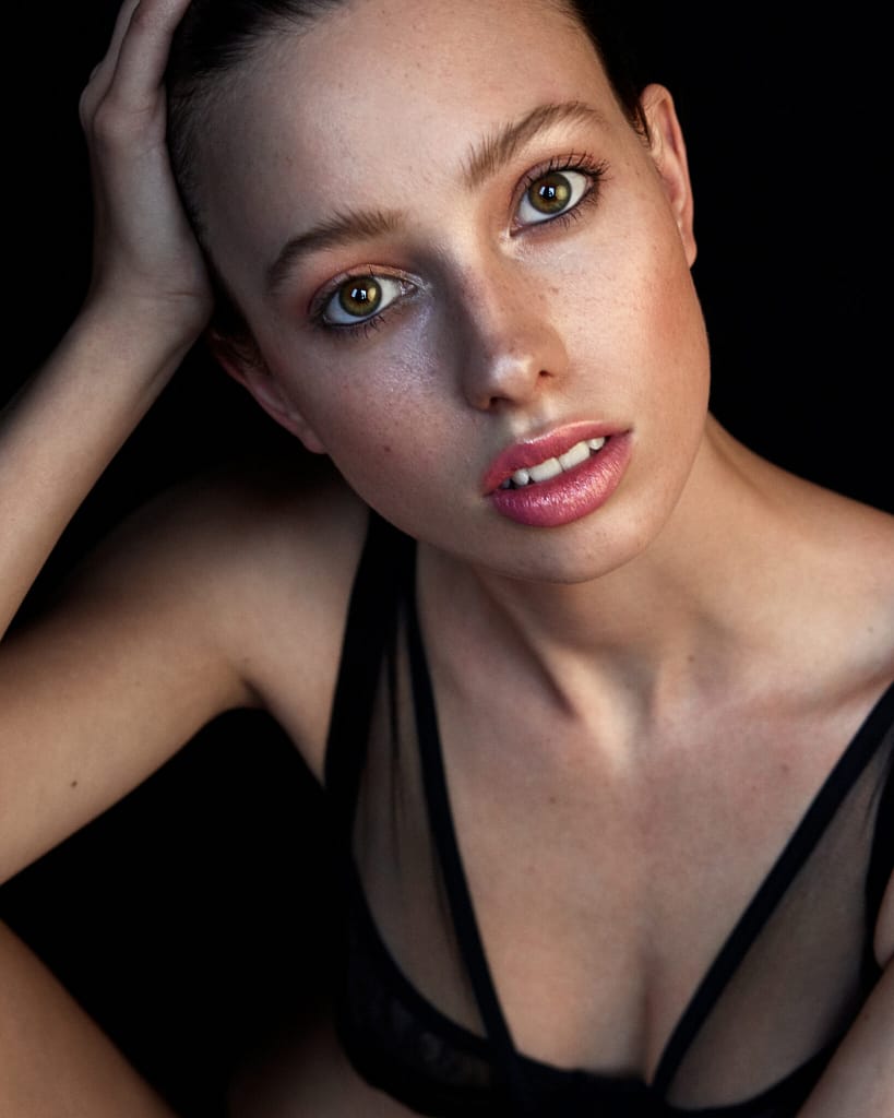 Tillie Medland desnuda para Passionatte Modelos