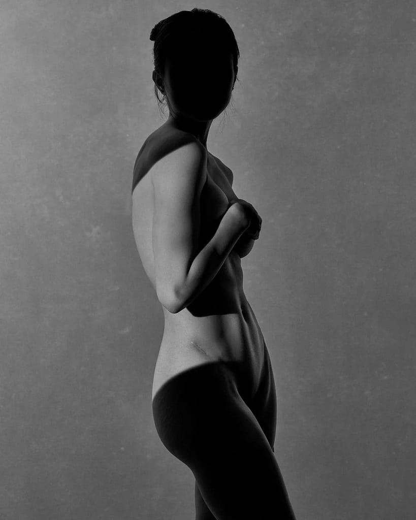 Anna Akana desnuda en las sombras PIN-UPS PASSIONATTE