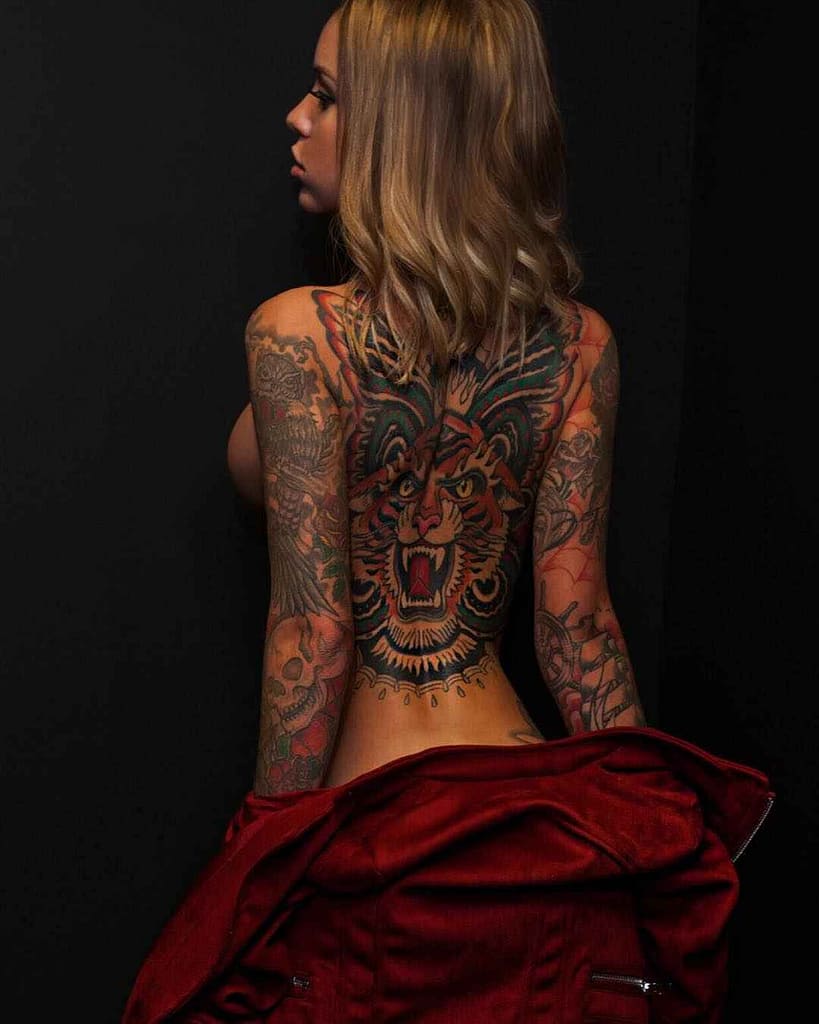 Laurence Bรฉdard desnuda en modelos de tatuaje mรกs famosas del mundo PIN-UPS PASSIONATTE