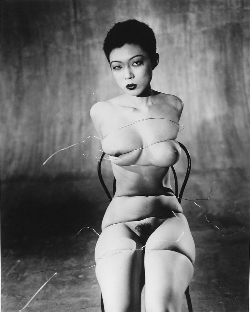 Las controvertidas fotografías eróticas de bondage con cuerdas de Nobuyoshi Araki (NSFW) Desnudo artístico