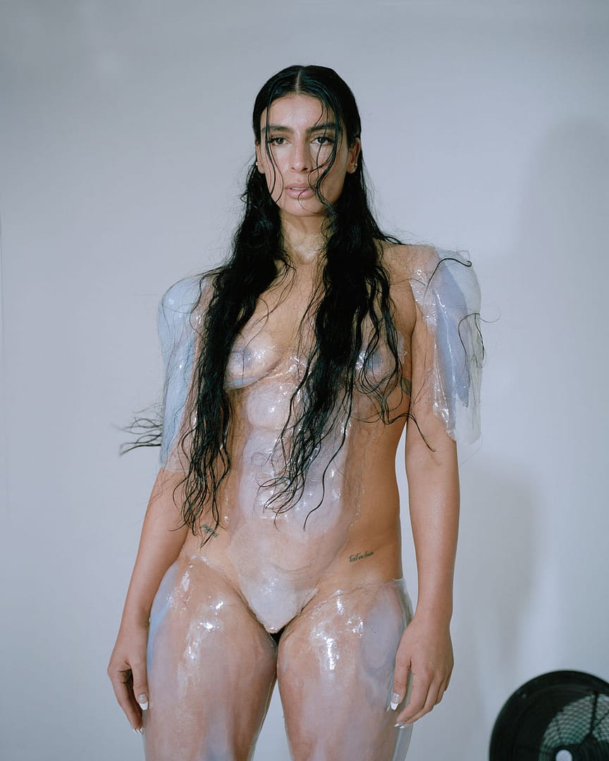 Sevdaliza desnuda
