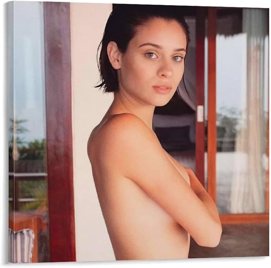 Daniela Melchior desnuda como la serpiente luminosa que reescribió Anaconda Actrices desnudas