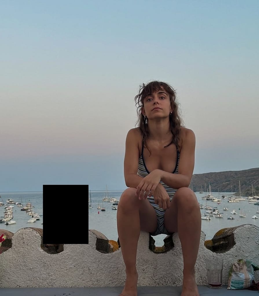 553315221_18399962689187883_8063840754423736586_n-895x1024 Lucía Caraballo desnuda su sexualidad entre celulosa y píxeles