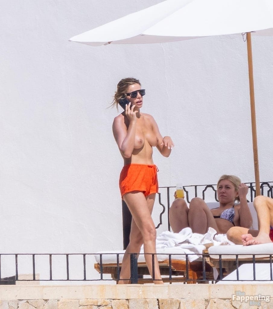 Brooks Nader muestra sus tetas desnudas en Los Cabos (24 fotos) Celebrities LUCENPOP FAMOSAS ESPAÑOLAS DESNUDAS 