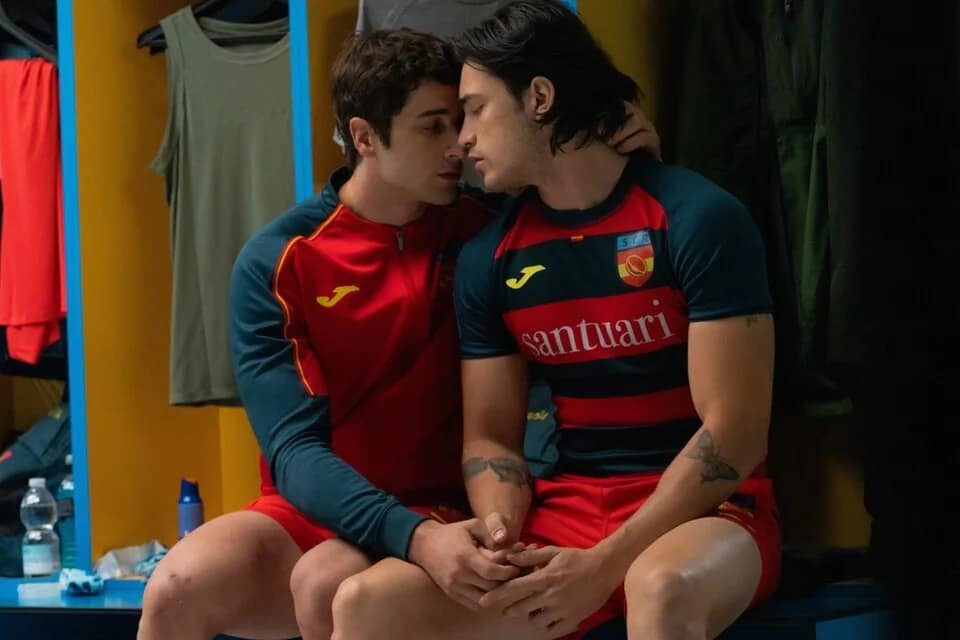 'Olympo': sudor, músculos y felaciones en horario juvenil — o cómo Netflix vuelve a destruir la educación sentimental de una generación | Desnudos en Olympo: Clara Galle, Agustín Della Calle y Nuno Gallego CULTURA Y OPINIÓN