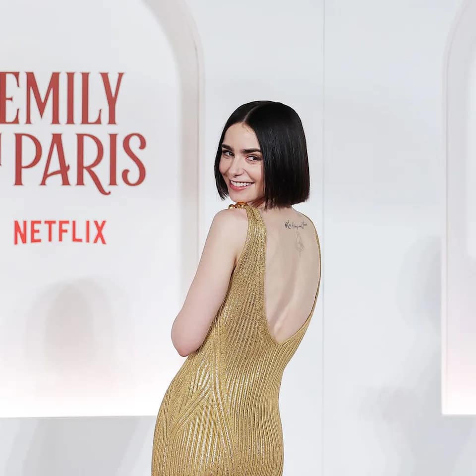 Lily Collins deslumbra en Roma con un look dorado de Schiaparelli Actrices desnudas