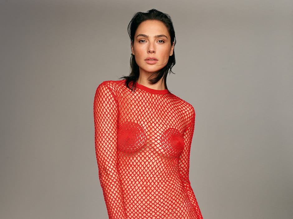 COVER-3-940x702-1 La Fuerza y la Gracia al desnudo: El Magnetismo erótico de Gal Gadot