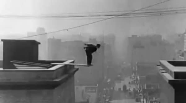 en6d5-amazing-stuntman-from-1900s-lg No tenían CGI y casi se matan: los secretos reales tras las acrobacias más locas del cine mudo